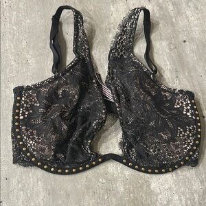 Victoria Secret Very sexy unlined Black Lace Bra with Gold Accents size 32DDD